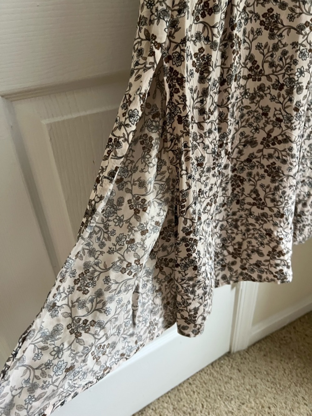 Old Navy Beige & Black Floral V-Neck Smocked Waist Sleeveless Dress Medium - Picture 8 of 9